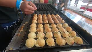 「世界一再生されている、たこ焼き屋さん」のたこ焼きの焼き方。高画質ノーカット版。誤差1粒1g未満。How to make Takoyaki.Japanese street food.