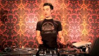 How To DJ On CDJs - Pioneer CDJ 1000