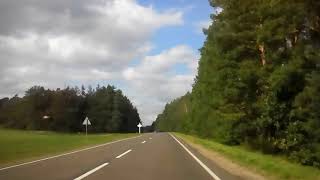 Машины людей которые приехали в Новый двор искать Максима пропавшего в Беловежской пуще.