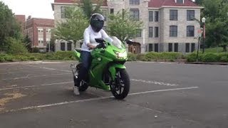 Noob Crashing Ninja 650R In Parking Lot