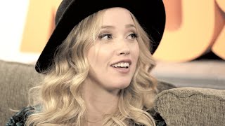Liz Trinnear - What Are You Reading?