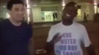 Узбек тилида гапирайотган негр