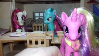 MLP.  МАЛЕНЬКИЕ ПОНИ ДОМА. ВЫХОДНОЙ ДЕНЬ С ЛИРОЙ,  РОУЗ ЛАК И КАДЕНС