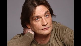 Ахнете! Как сейчас ЖИВЁТ Александр Домогаров: три брака и красавец сын ПОПУЛЯРНОГО актёра...