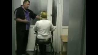 Тимошенко ругается с охранником! Прикол!