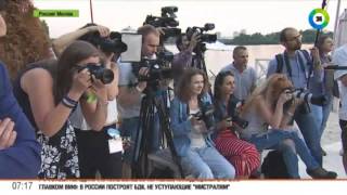 В Москве прошел показ модных купальников