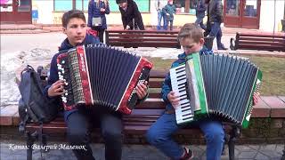 Мальчики играют лучше взрослых музыкантов! Brest! Music!