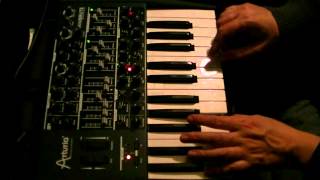 Arturia MiniBrute Analogue Synthesizer - Showcase of the sounds, the filters and efx.