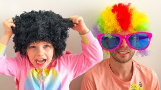 Алёна и папа веселятся и устроили представление для детей