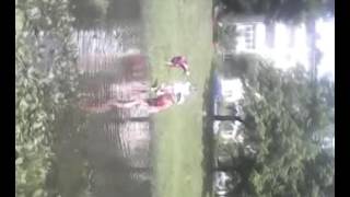 Бомжихи купаются в луже. Смотреть всем!!!!!!!!!!!!!!!!!!!!