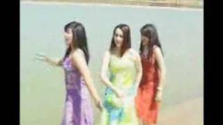 Xinjiang Uzbek woman singing Portfolio:Oux yulduz-man bagingga kirmayman