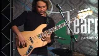 Антон Горбунов 3/8 урок по бас-гитаре 1-02-2009 LearnMusic