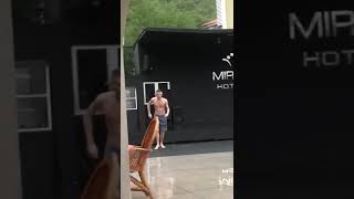 ТАКОГО ВЫ ЕЩЕ НЕ ВИДЕЛИ!!! ПЬЯНЫЕ АНГЛИЧАНЕ КУПАЮТСЯ В ЛУЖАХ