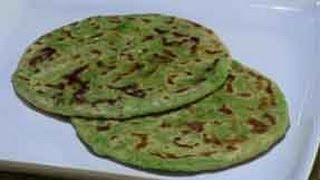 Green Peas Stuffed Parathas (Mutter or Batani Paratha) / Show Me The Curry