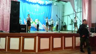 Танец под песню" А закаты алые"