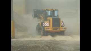 EDIMAC WASTE - PALA JCB 436 e ZX SCOMPARE IN UNA NUVOLA DI POLVERE- www.edimac.it
