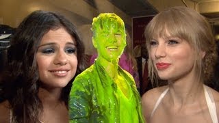 Taylor Swift & Selena Gomez Interviews Backstage - 2012 Kids' Choice Awards, Justin Bieber Slime