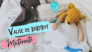 La valise de bébé pour la maternité