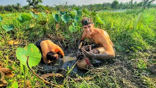 UNBELIEVABLE FISHING! CATCHING FISH in a HOLE! | PHA BẮT CÁ KHÔNG TƯỞNG TRONG HANG ĐẦY SÌNH