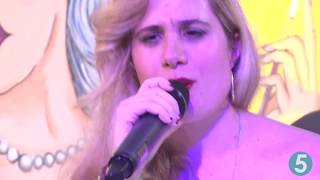 DE LENTEJUELAS - LOURDES FERNÁNDEZ CANTA AUTORA.