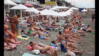 ??ВЗЯЛ И ПОЕХАЛ.Адлер пляж Огонек.Погода +26.Туристы на пляже уже купаются.Отели у моря в Адлере