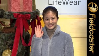 ユニクロ「フリースクリスマスツリー」のお披露目式に今田美桜が登場！