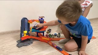 Хот Вилс трек большой город с автомойкой Hot Wheels speedtropolis