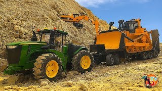 BRUDER TRAKTOR John DEERE pulls CAT BULLDOZER Large track-type tractor