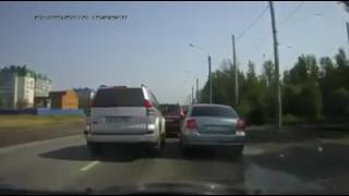 Un vero pirata della strada! Farebbe innervosire chiunque!