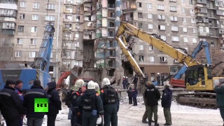 Поисково-спасательные работы на месте обрушения подъезда в Магнитогорске