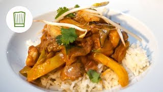 Rindfleisch und Gemüse in roter Chili-Erdnusssauce aus dem Wok | Chefkoch.de