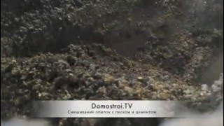 Замес опилкобетона с помощью лопаты