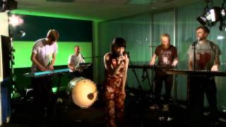 Little Dragon: Shuffle a Dream - Live Session
