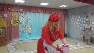Утренник 8 марта «Конфетное дерево». Ведущая - Юданова Ангелина. Мы танцуем, мы играем.
