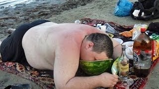 Смешные приколы на пляже, на речке в деревне, на море под веселую песню (улыбнитесь от души!)