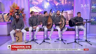 Гурт "Шпилясті кобзарі" переспівали пісню Святослава Вакарчука "Не твоя війна"