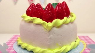 Piggy bank of Strawberry Cake !