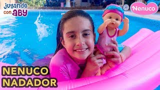 Aby es PROFESORA de natación de NENUCO NADADOR en la piscina