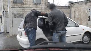 Продает битый автомобиль