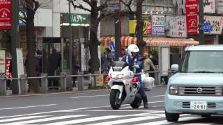 バイク捌き抜群で、とっても親切な白バイ。Very nice police motorcycle member.