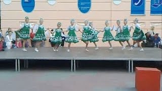 Русский народный танец "Жили у бабуси...". Винницкая школа №12