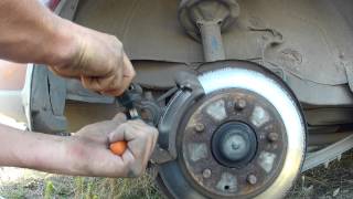Как заменить заднии тормозные колодки MAZDA 626 GF 97-03 гв \ How to replace the rear brake pads