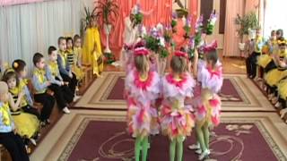 Свято 8 Березня в Молодшій групі № 11 "Курчатко". 2012 рік