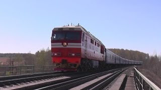 Тепловоз ТЭП70-0551 с поездом №011 (Луганск → Москва)