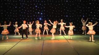 Танец "Macarena"