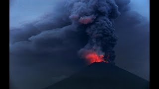 Видео: Начал извергаться один из самых опасных стратовулканов. Извержение вулкана Агунг.
