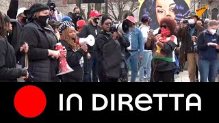 Protesta a Louisville per celebrare il primo anniversario dell'omicidio di Breonna Taylor