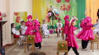 Шуточный танец БАБУШЕК с журналами (старшая группа)