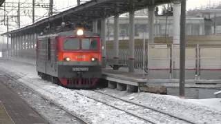 Электровоз ВЛ10К-883 (ТЧЭ-5) следует резервом.