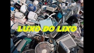 Mobiliar Ap no lixo no Japão
